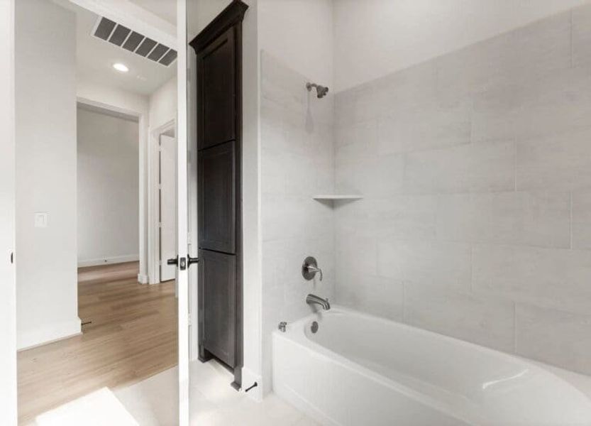 11-custom-DVA06049 11-custom-DVA06049