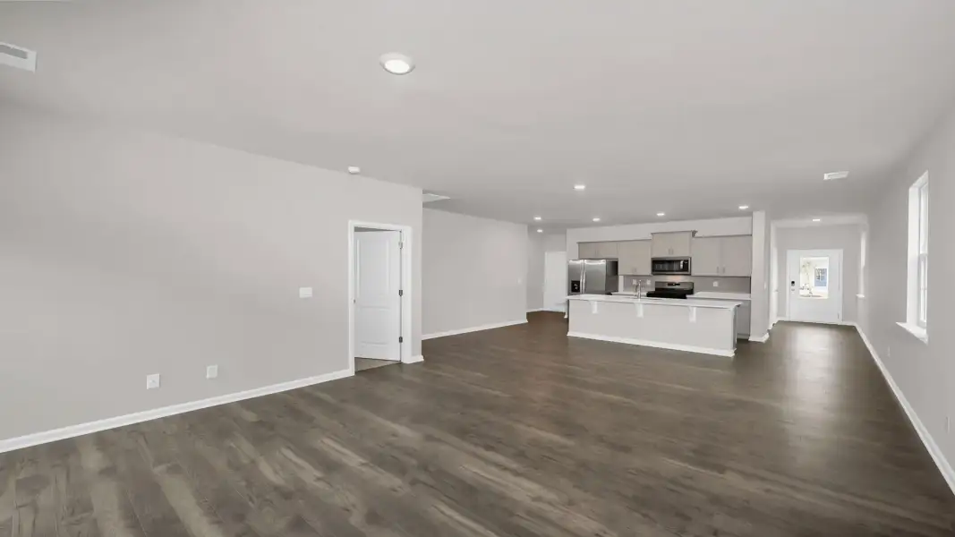 Spacious, unfurnished interior of a new home in Livingston Woods, Irmo (Image 14).