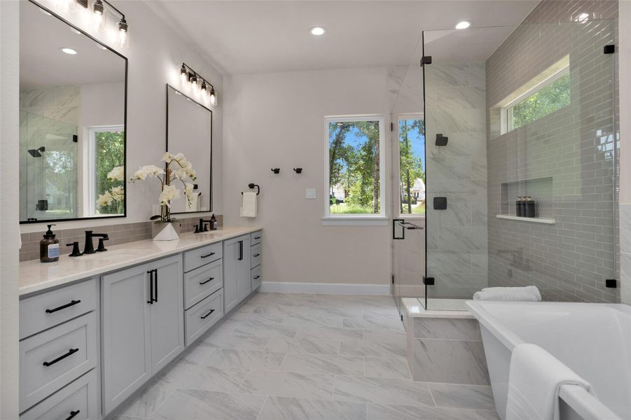 The spa-like en-suite bath isdesigned to impress featuring adouble vanity with quartzcountertops, a walk-in framelessglass shower with built-in nichesand a freestanding tub.