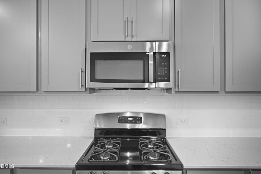 SUN_Everlee_Pic_CarsonII_QMI_229_Kitchen