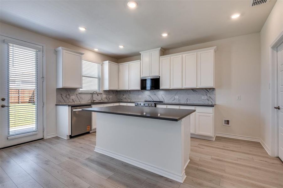 Furnished interior view inside a new home in Cottonwood Creek, Seagoville (Image 8).