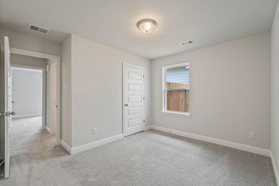 Spacious, unfurnished interior of a new home in Grand Oaks Reserve, Cleveland (Image 15).