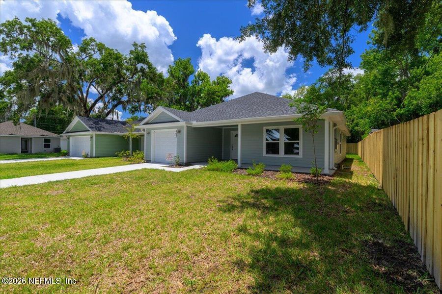 Exterior details and patio area of a home in , Palatka (Image 4).