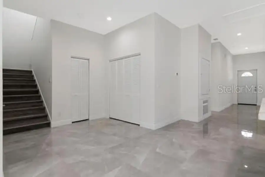 Spacious, unfurnished interior of a new home in , Tampa (Image 30).