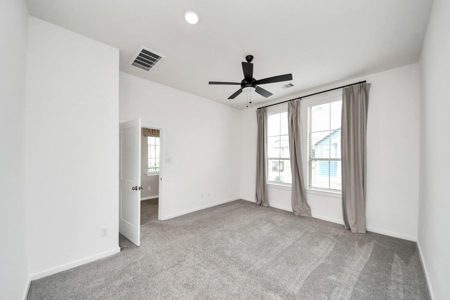 Spacious, unfurnished interior of a new home in The Groves, Humble (Image 21).