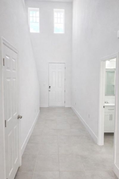 Spacious, unfurnished interior of a new home in Villamar - Classic Series, Winter Haven (Image 14).