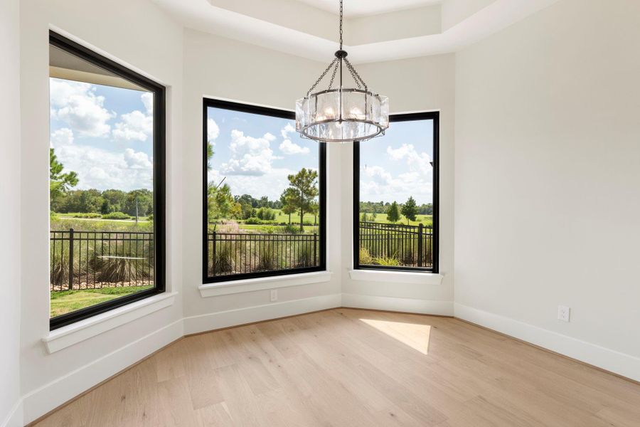Spacious breakfast area large enough for an 8 person table. Large windows to enjoy amazing views Spacious breakfast area large enough for an 8 person table. Large windows to enjoy amazing views