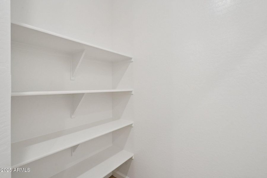 34-web-or-mls-W Mellen Ln-S0512-030