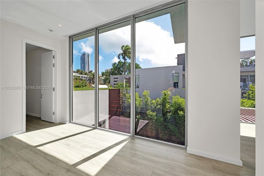 Exterior details and patio area of a home in , Miami (Image 25).