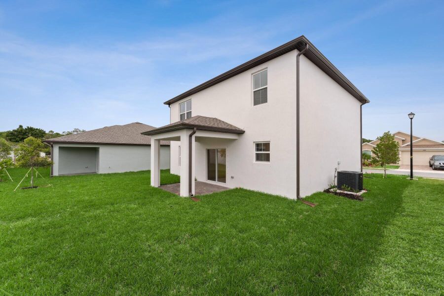 Exterior details and patio area of a home in , Fort Pierce (Image 3).