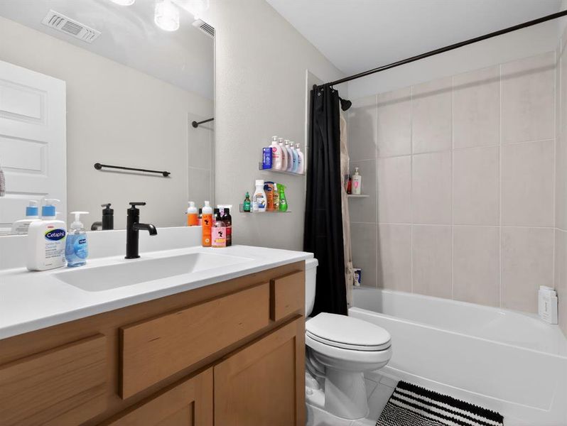 Furnished interior view inside a new home in , Royse City (Image 22).