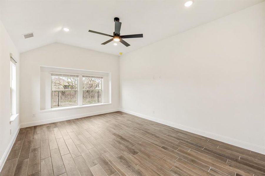 Spacious, unfurnished interior of a new home in Sonoma Verde, Rockwall (Image 32).