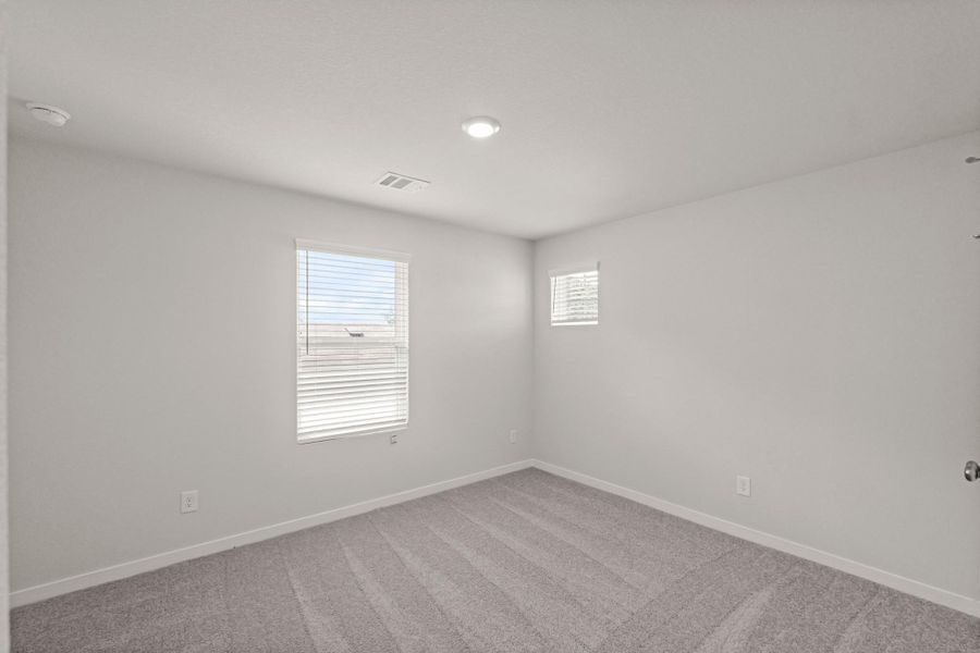 Spacious, unfurnished interior of a new home in Lakes at Crockett Martin, Conroe (Image 23).