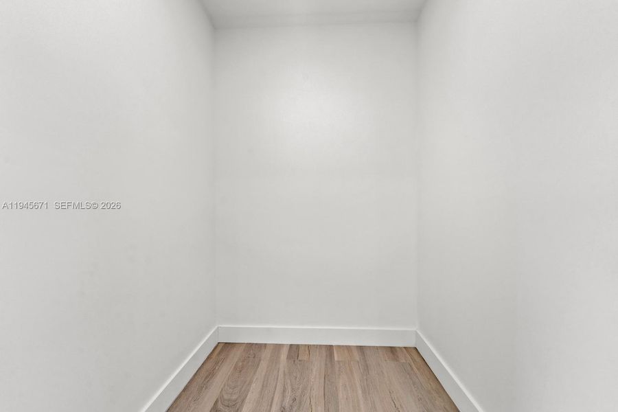 Spacious, unfurnished interior of a new home in , Miami (Image 38).