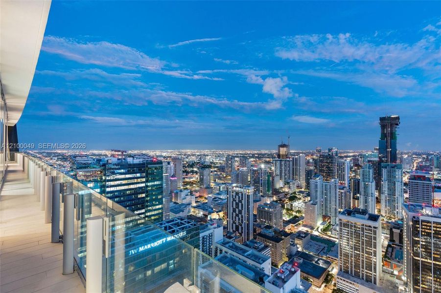 Condo located in Miami, FL showcasing its design and architecture (Image 27).