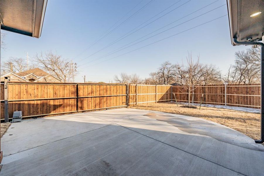 Exterior details and patio area of a home in , Richland Hills (Image 4).