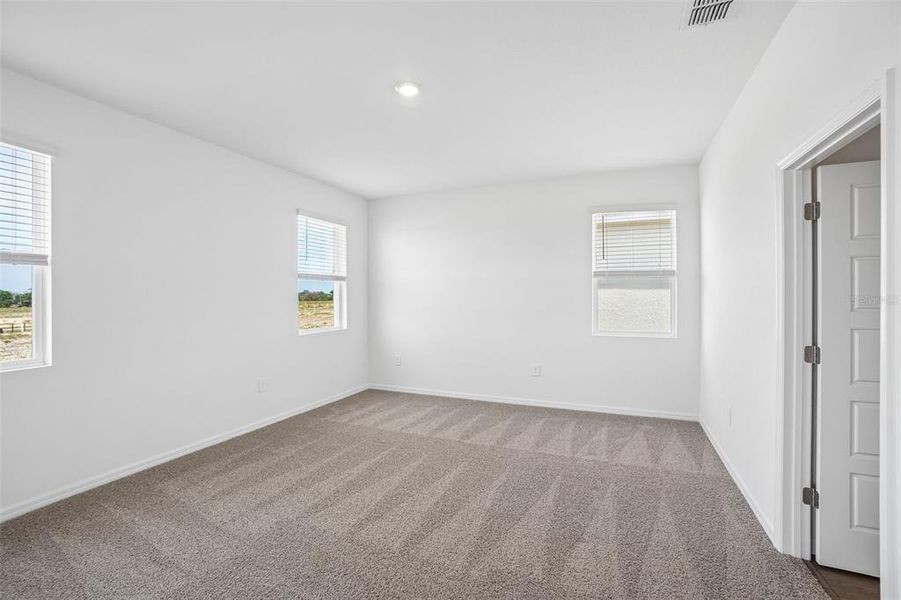 Spacious, unfurnished interior of a new home in Hawthorne Ranch, Lakeland (Image 14).