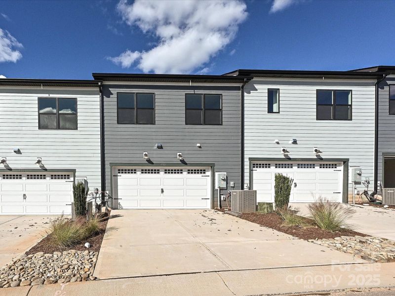Rear Load 2-Bay Garage and Full Length Driveway.