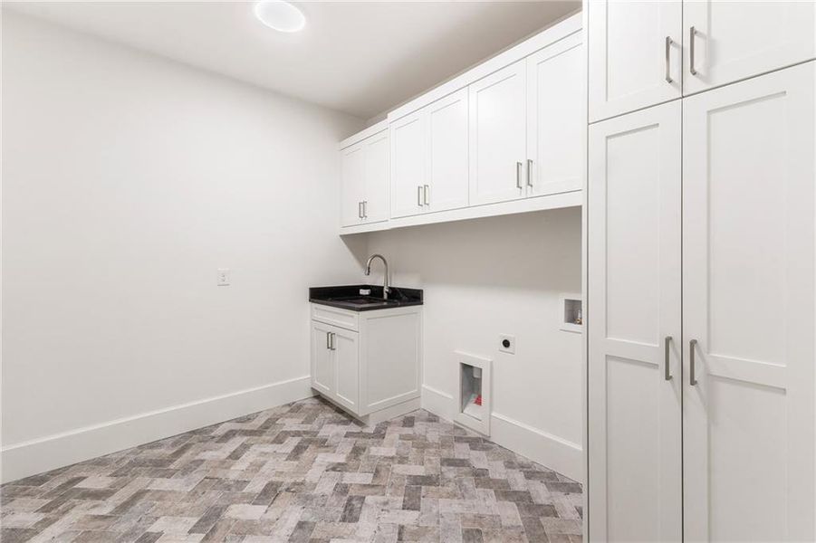 Furnished interior view inside a new home in , Alpharetta (Image 52).