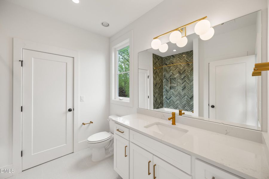 42 -2817 claremont rd, interior