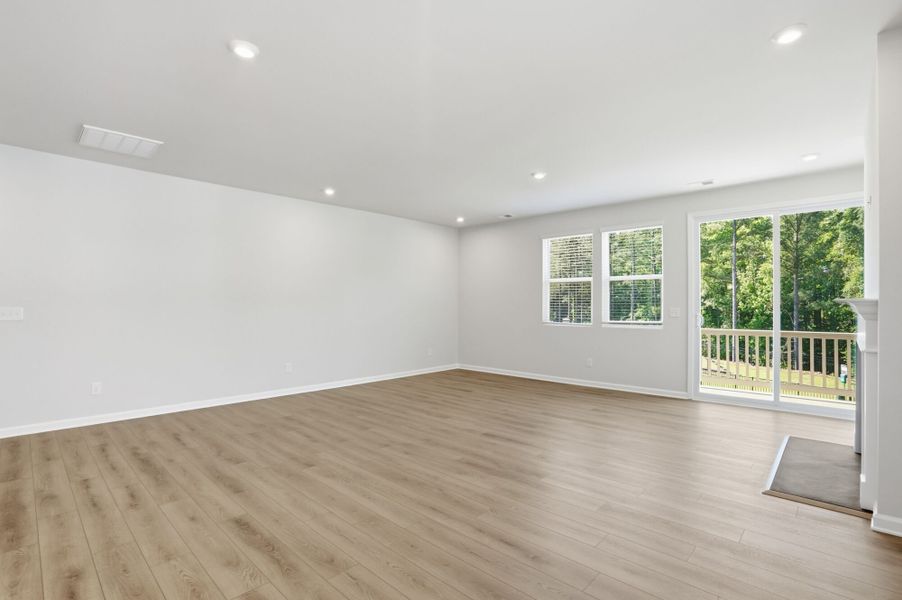 Spacious, unfurnished interior of a new home in Bratton Pointe, Rock Hill (Image 23).