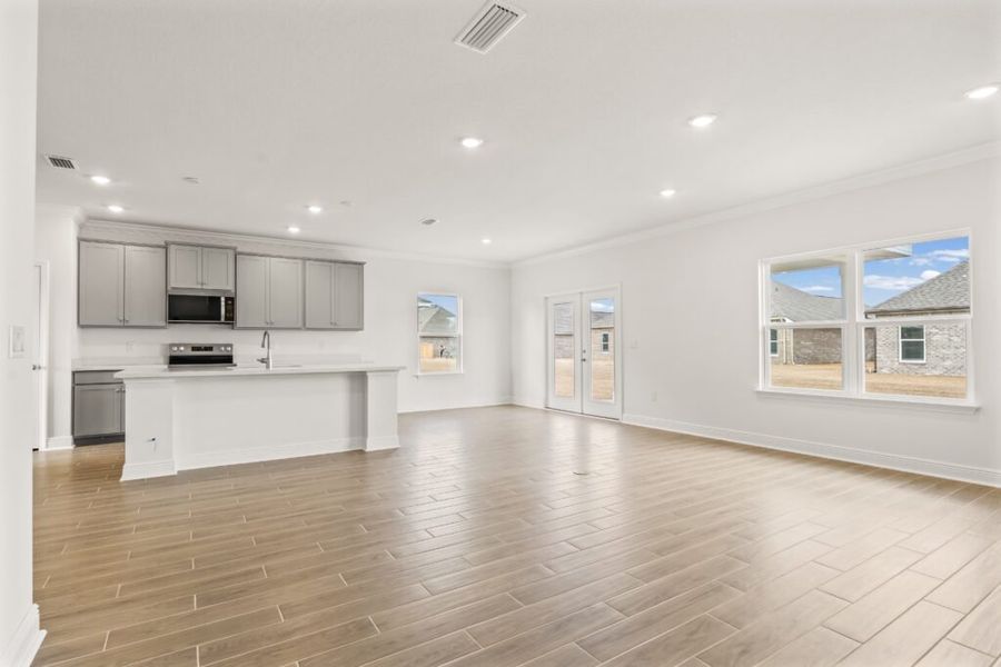 Spacious, unfurnished interior of a new home in Natureview, Freeport (Image 33).