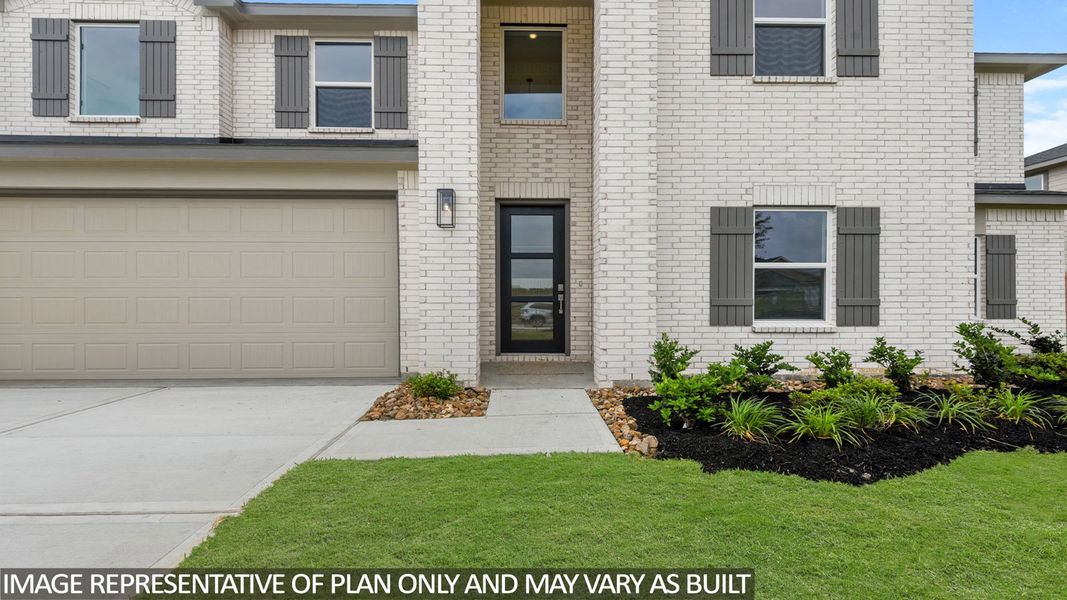 Exterior details and patio area of a home in Riverside Estates, Mont Belvieu (Image 3).