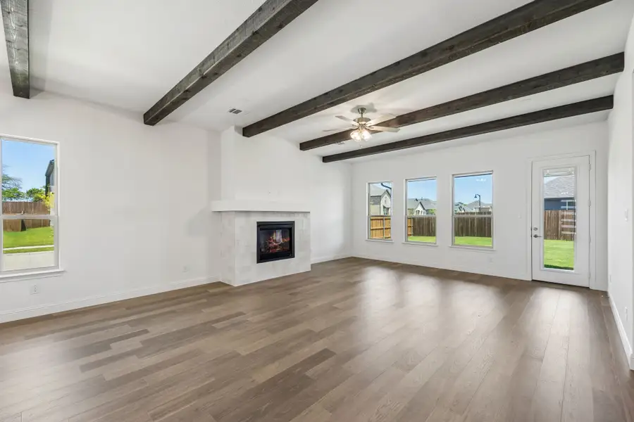 Spacious, unfurnished interior of a new home in Sheppard's Place, Waxahachie (Image 19).