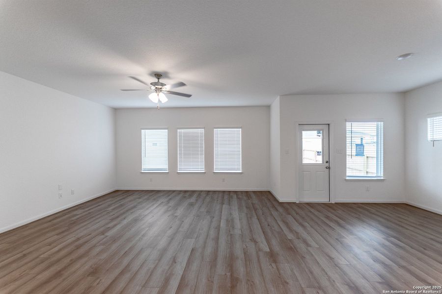 Spacious, unfurnished interior of a new home in Mesa Vista, Von Ormy (Image 8).