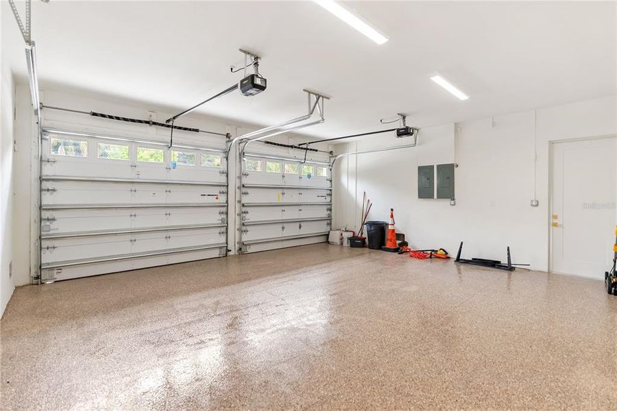 Spacious, unfurnished interior of a new home in , Sarasota (Image 69).