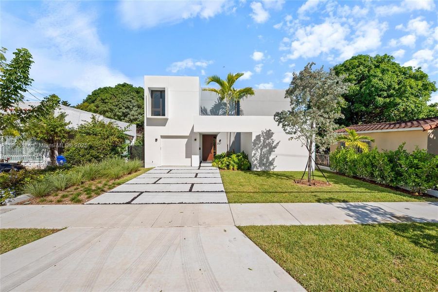 Front exterior of a new home in , Miami, FL, highlighting curb appeal (Image 1).