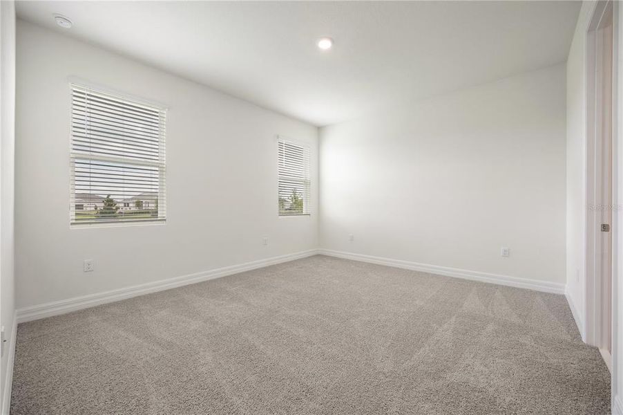 Spacious, unfurnished interior of a new home in Lakes of Mount Dora, Mount Dora (Image 26).