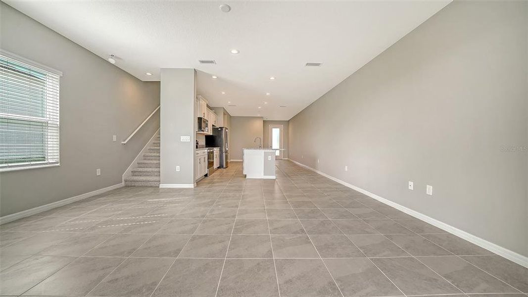 Spacious, unfurnished interior of a new home in , Sarasota (Image 11).