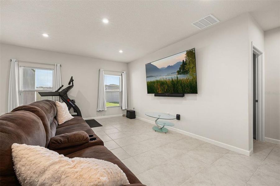 Furnished interior view inside a new home in , Sumterville (Image 40).