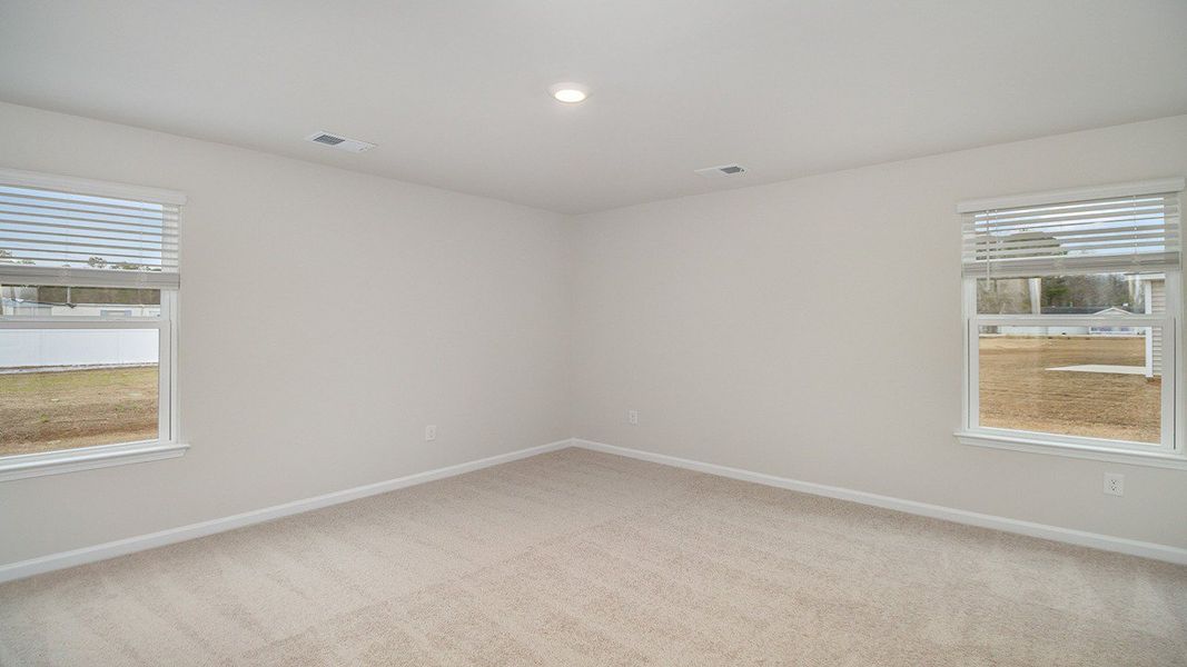Spacious, unfurnished interior of a new home in Summerville, Darlington (Image 12).