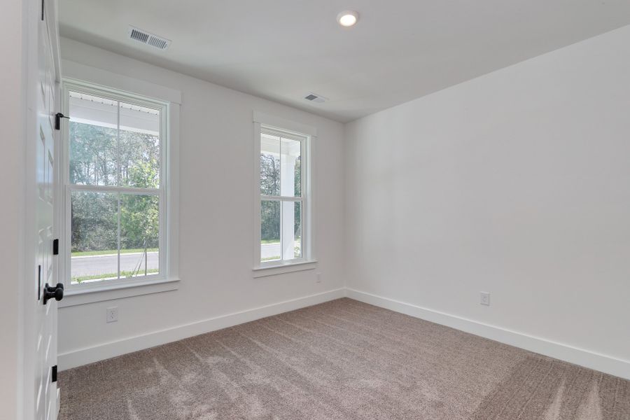 Spacious, unfurnished interior of a new home in Arcadia, Myrtle Beach (Image 21).