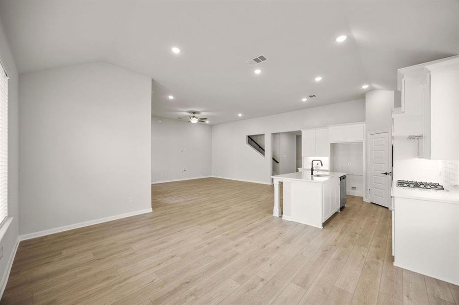 8-web-or-mls-1427-golden-mdw-dr