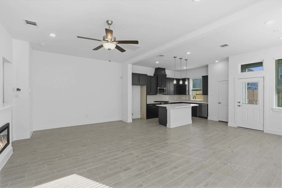 Representative unfurnished interior of a home built from the Chantilly 2 by Chesmar Homes in Sienna Chateau, Missouri City (Image 22).