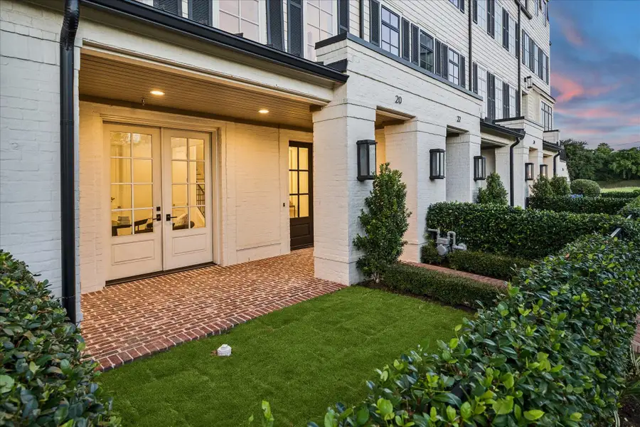 Great private outdoor space in the front.