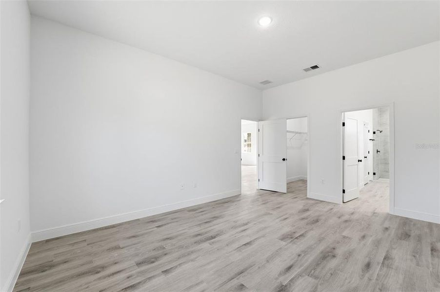 Spacious, unfurnished interior of a new home in , Ocala (Image 24).