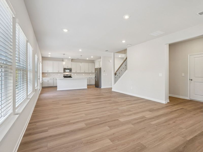 Spacious, unfurnished interior of a new home in Ivey Township, Dallas (Image 14).