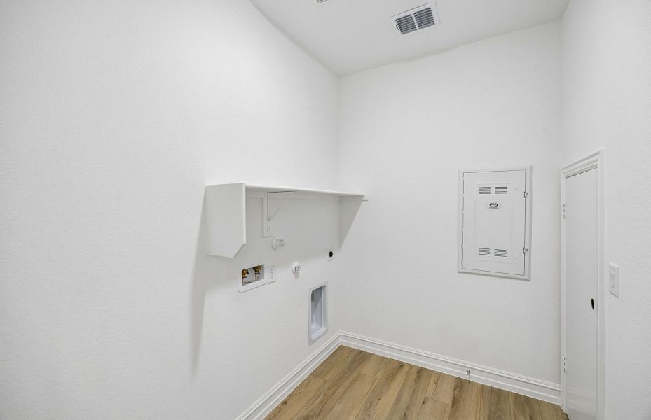 Spacious, unfurnished interior of a new home in Pinnacle at Legacy Hills, Celina (Image 16).