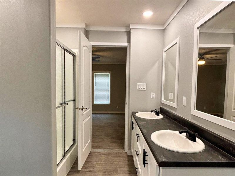 Furnished interior view inside a new home in , Kerens (Image 3).
