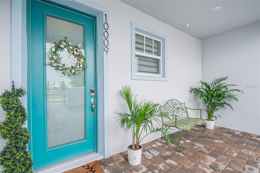 Exterior details and patio area of a home in , Orlando (Image 21).