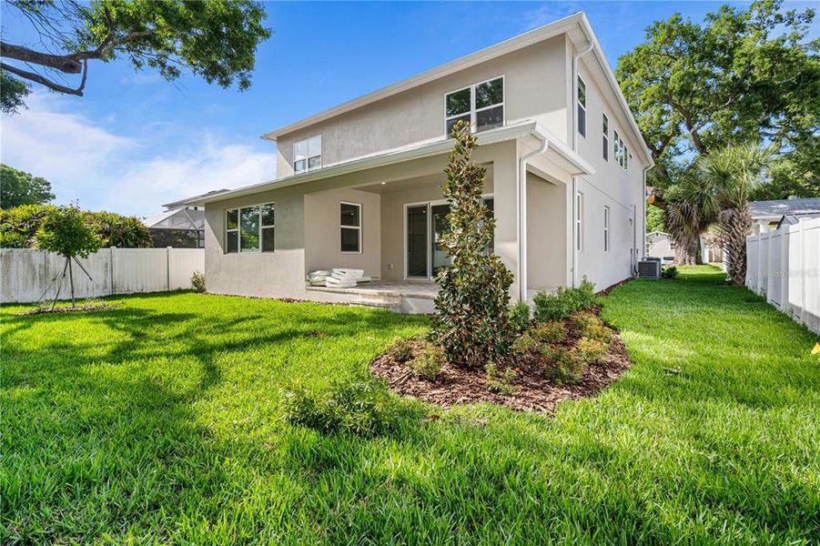 Exterior details and patio area of a home in , Tampa (Image 3).