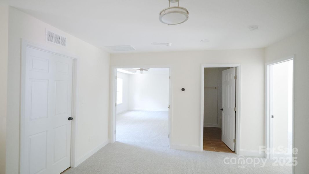 Spacious, unfurnished interior of a new home in , Charlotte (Image 24).