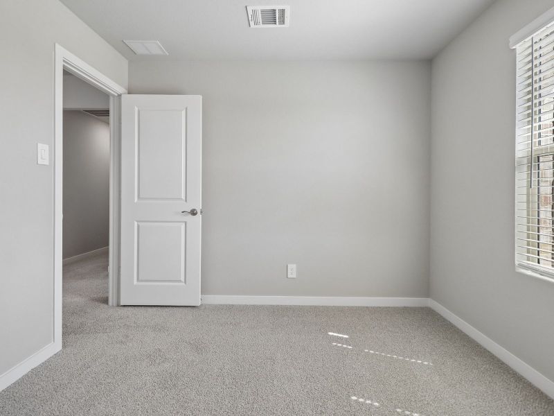 Spacious, unfurnished interior of a new home in Cibolo Hills West - Spring Series, Fort Worth (Image 20).