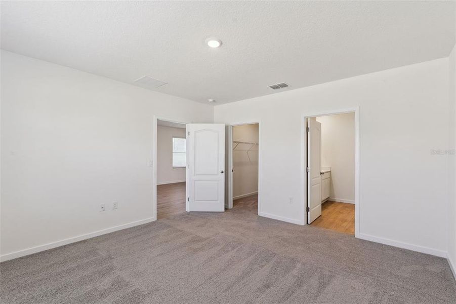 Spacious, unfurnished interior of a new home in , Port Orange (Image 18).