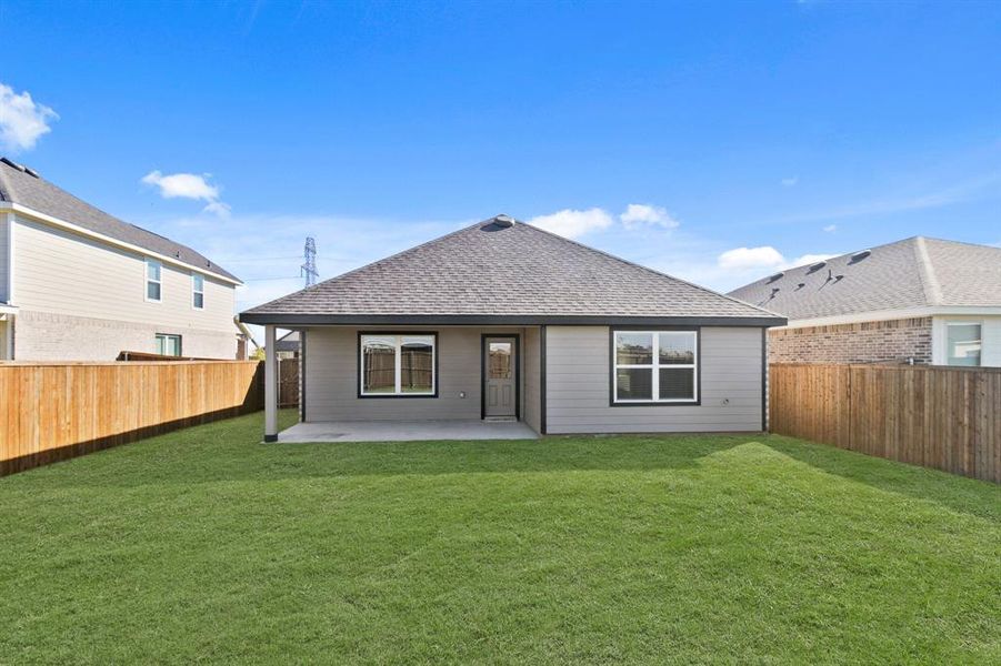 Exterior details and patio area of a home in Burgess Meadows, Cleburne (Image 2).