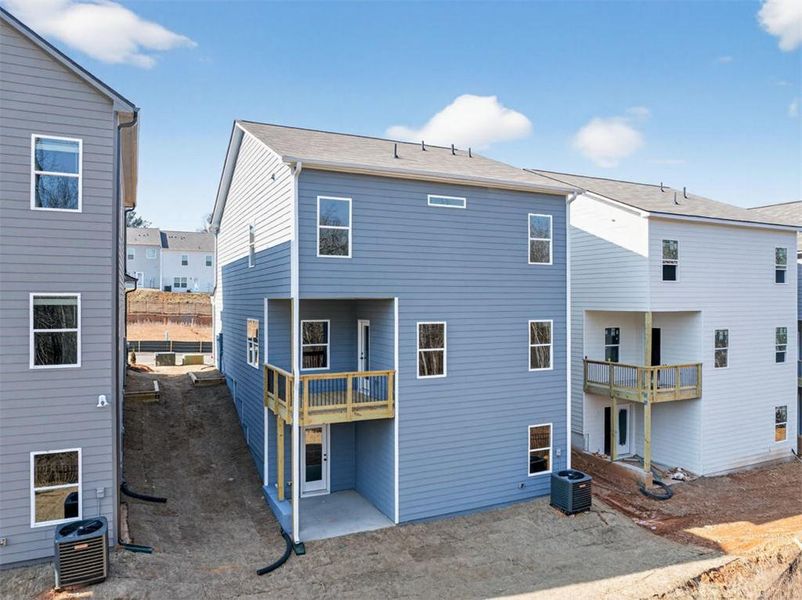 Exterior details and patio area of a home in Sanders Park, Austell (Image 24).